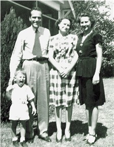Unknown child, William Harlan Waller, Beulah Faye Beavers Waller Daniels, and Vivian Beavers in 1940
